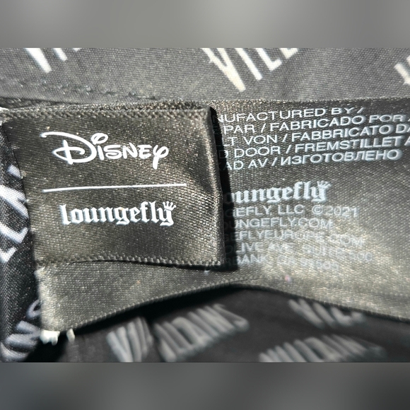 LOUNGEFLY DISNEY VILLAINS DEBOSSED CROSS BODY BAG. - Picture 6 of 7